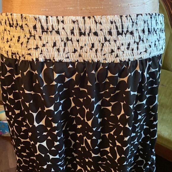 New York & Co., black & white printed skirt with pockets. Women’s M. - Picture 5 of 5